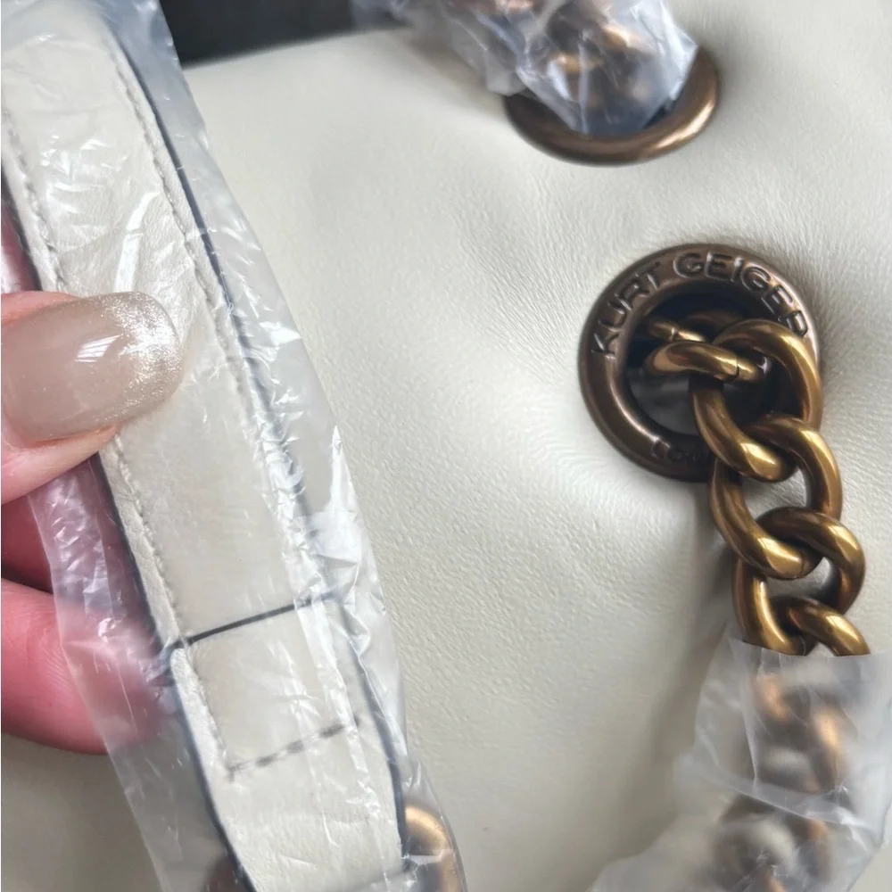 Authentic KURT GEIGER XL Pillow leather flap magnetic  shoulder bag - Picture 4 of 15